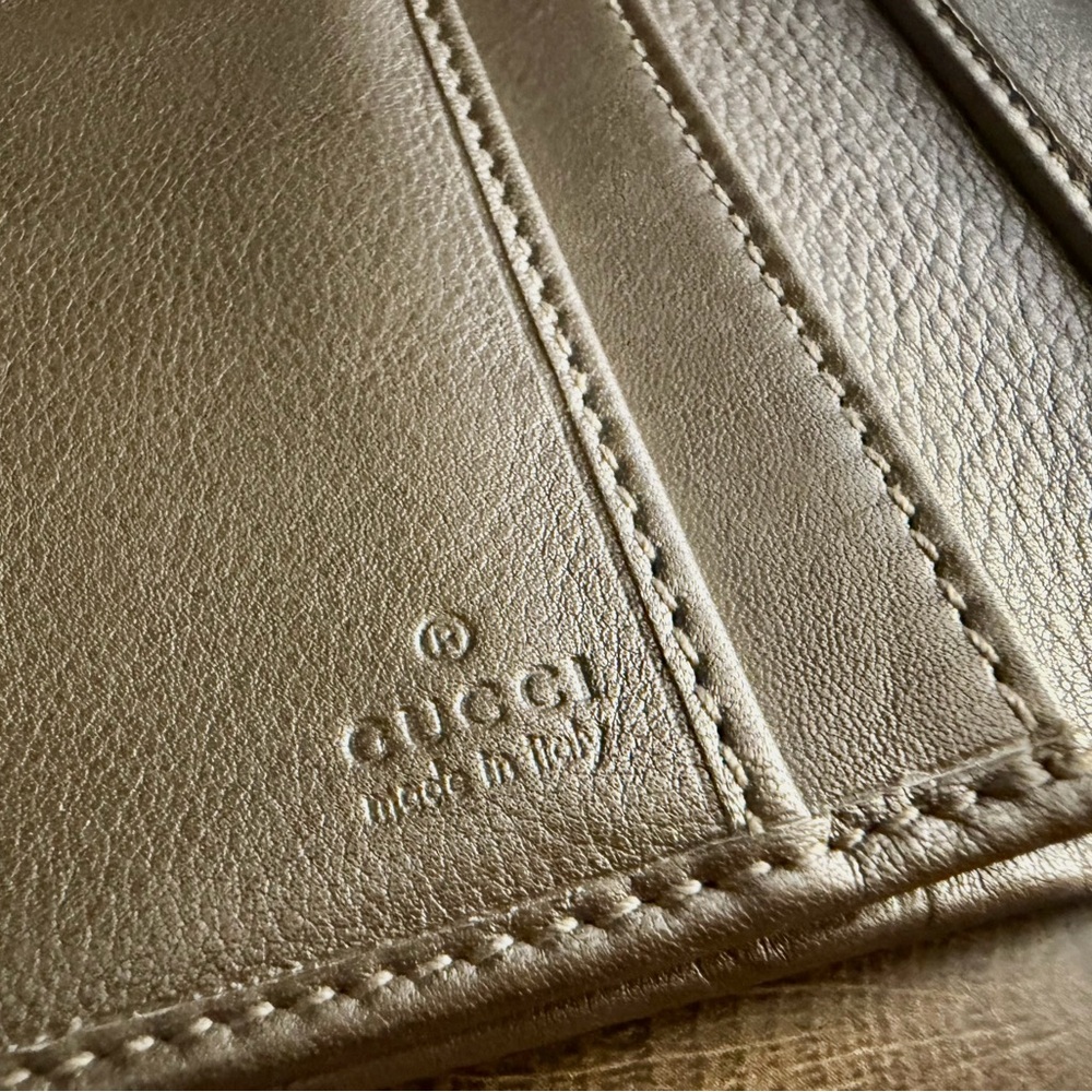 Gucci Gold-Tone Plaque Metallic Leather Wallet - Picture 6 of 7